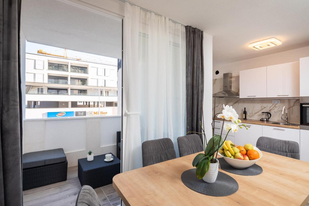 River Park Apartments Omis Bagian luar foto