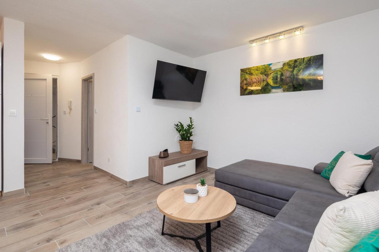 River Park Apartments Omis Bagian luar foto